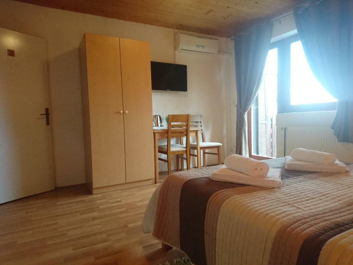 House Viktoria Hotel Seliste Dreznicko Exterior photo